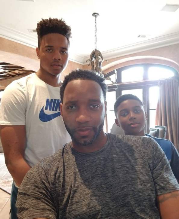 但她通过心 但她通过心