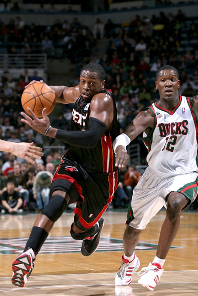 不断冲击其 不断冲击其